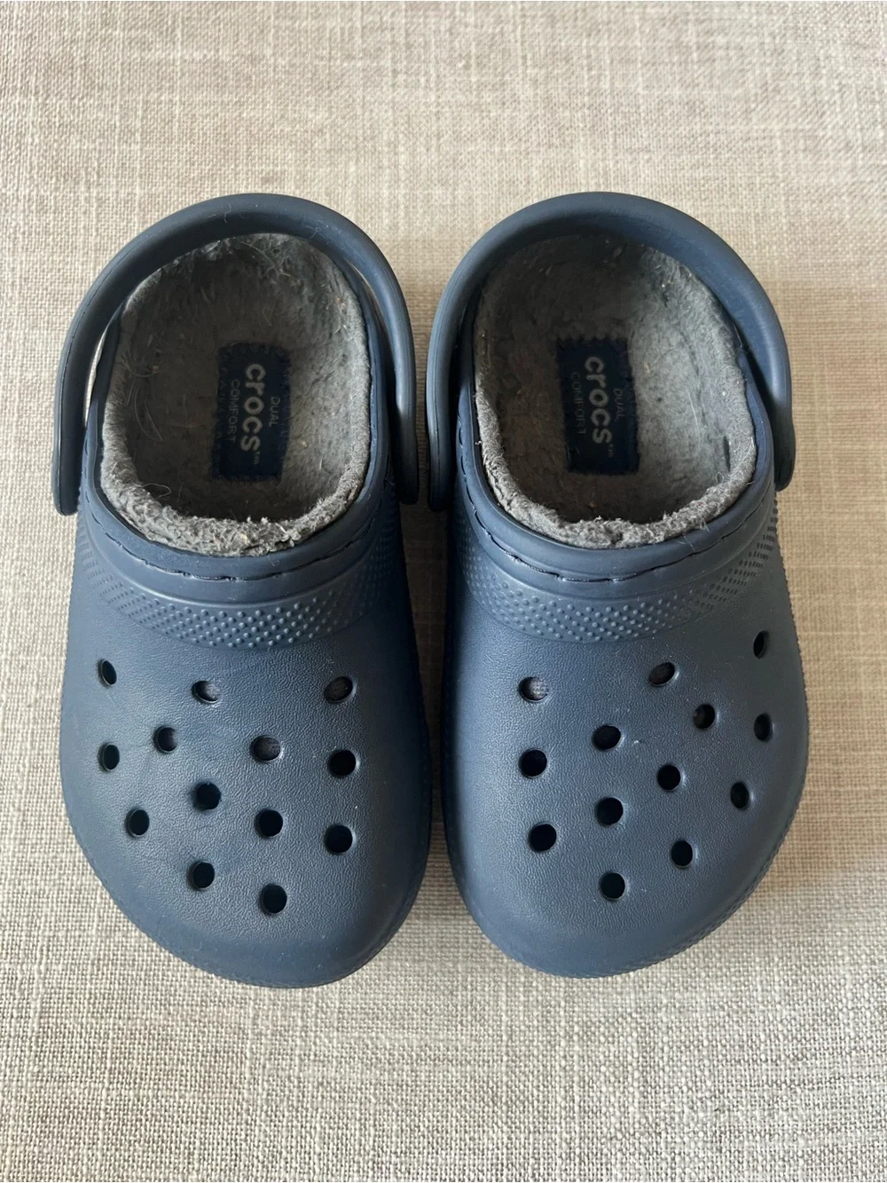 Crocs Classic kids unisex faux fur Lined mule Clogs w/strap, Navy, size 8